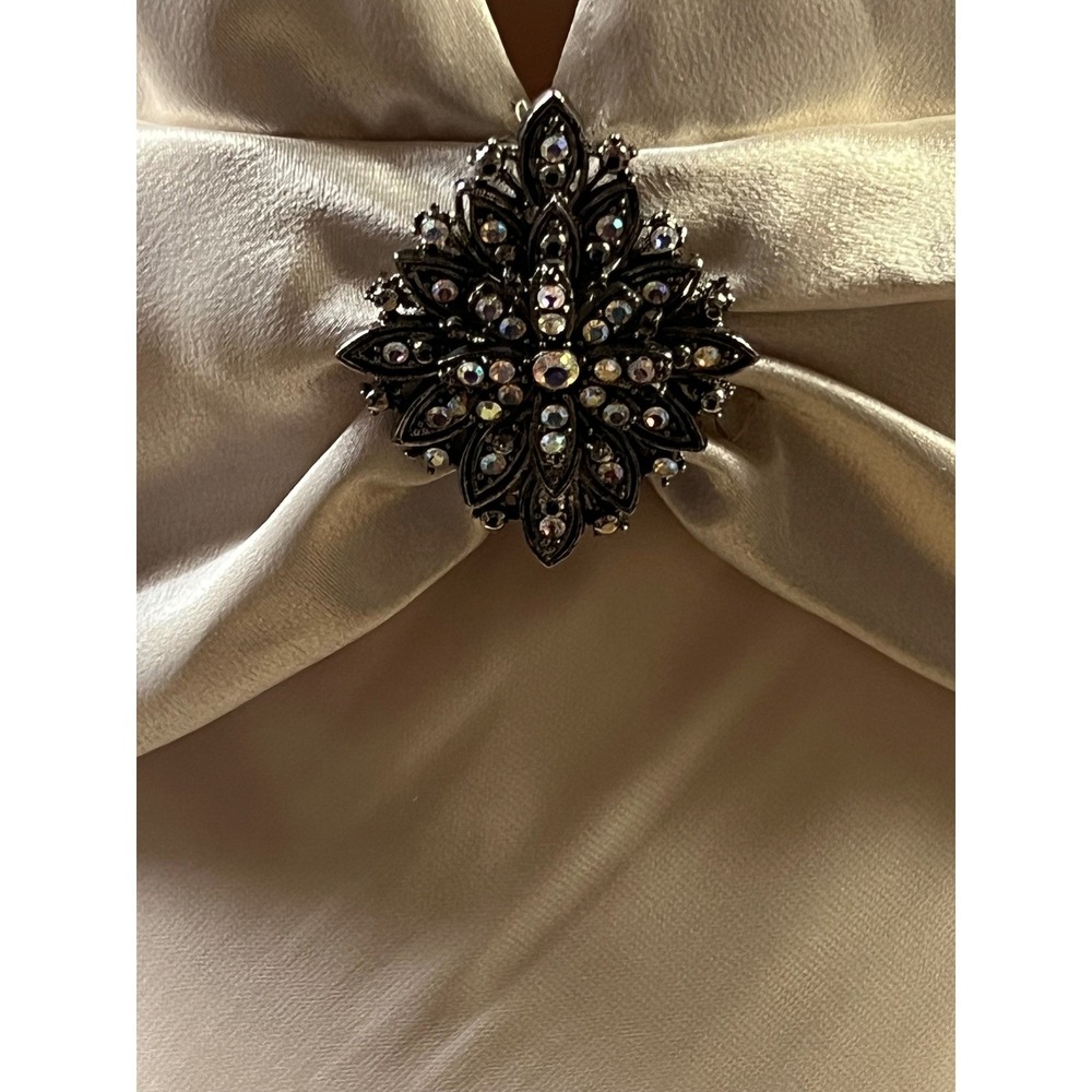 SL Fashions Cocktail Dress Champagne Satin Ruched Embellished V-Neck Size 16 New - Picture 3 of 9